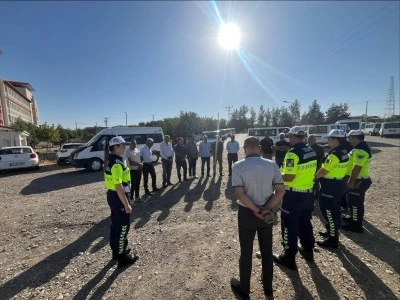 Diyarbakır’da Okul Servis Şoförlerine Trafik Güvenliği Eğitimi Verildi