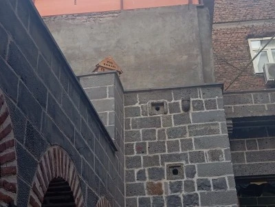 Diyarbakır’da Osmanlı Geleneği: Evlerin Damlarında &quot;Kuş Konağı&quot; Kültürü Yaşatılıyor
