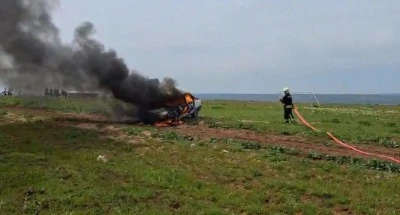Diyarbakır'da otomobil alevlere teslim oldu