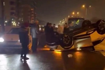 Diyarbakır&rsquo;da Otomobil Takla Attı: 1 Yaralı