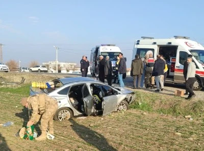 Diyarbakır'da Otomobil Takla Attı Ara&ccedil; Hurdaya D&ouml;nd&uuml;