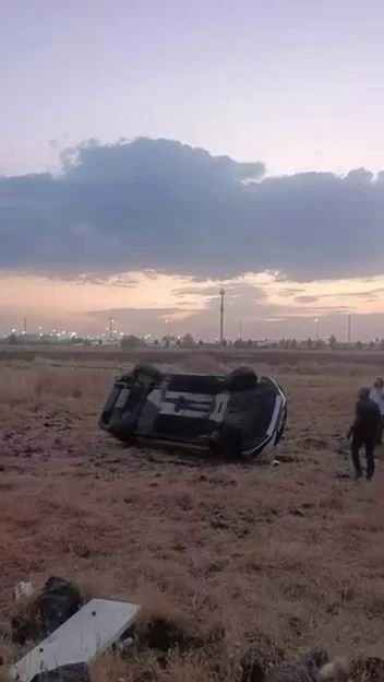 Diyarbakır&rsquo;da otomobil tarlaya u&ccedil;tu