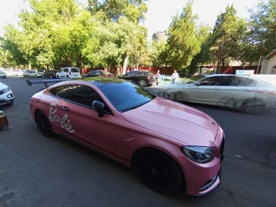 Diyarbakır&rsquo;da pembe Barbie ara&ccedil; ilgi odağı oldu