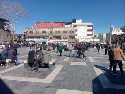 Diyarbakır&rsquo;da Ramazan ayının ilk Cumasında Ulu cami&rsquo;de yoğunluk
