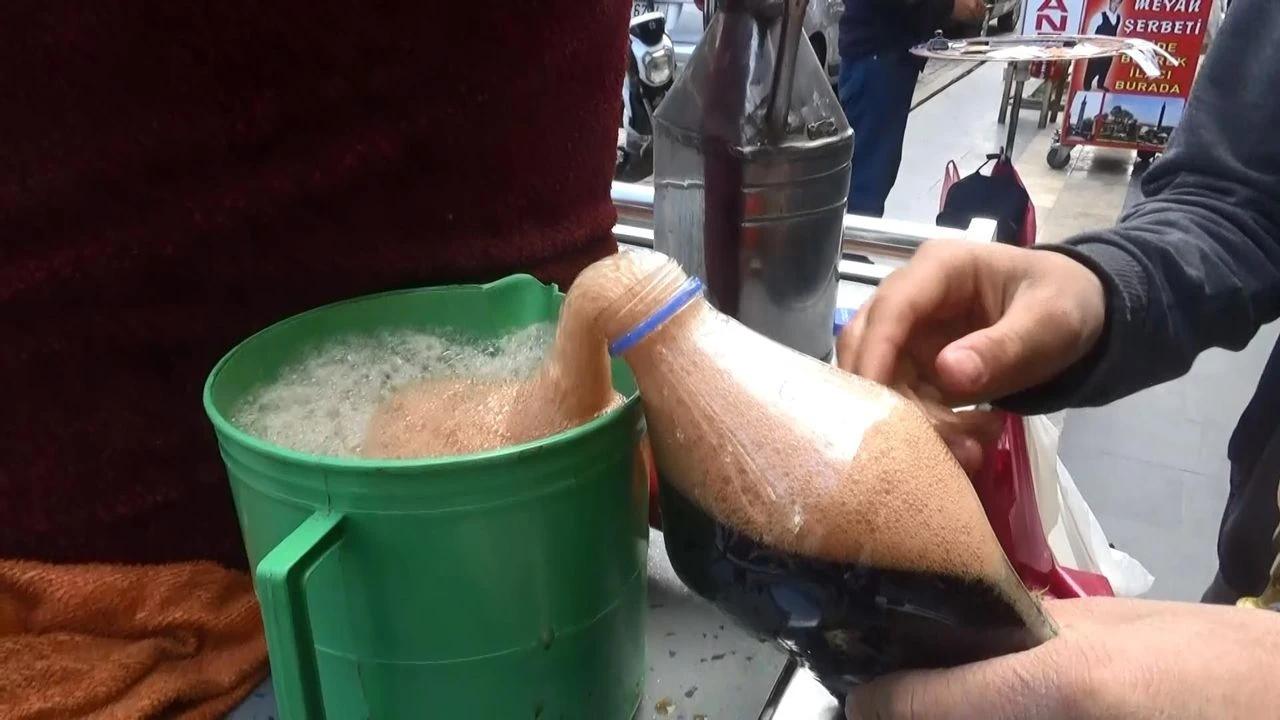 Diyarbakır'da Ramazan Ayının Vazgeçilmezi: Meyan Kökü Şerbeti