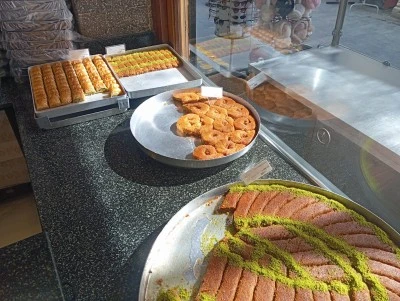 Diyarbakır&rsquo;da Ramazan&rsquo;ın ilk g&uuml;n&uuml;nde tatlıcılarda yoğunluk