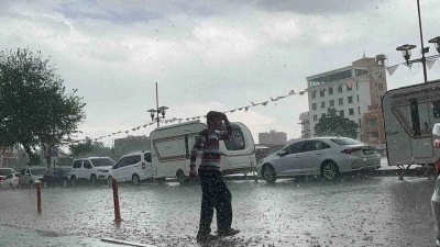 Diyarbakır’da sağanak ve dolu etkili hayatı felç etti