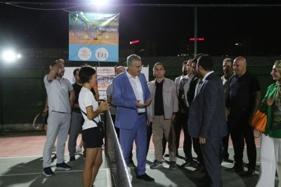 Diyarbakır’da Sağlık Çalışanları Tenis Kortunda Buluştu