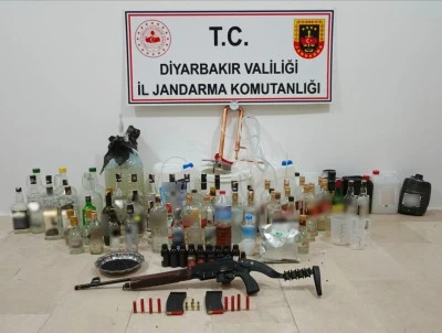 Diyarbakır'da Sahte Alkol Operasyonu: 60 Litre Kaçak Alkol Ele Geçirildi