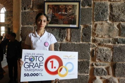 Diyarbakır&rsquo;da sanatla buluşan gen&ccedil; yetenekler &ouml;d&uuml;llerini aldı