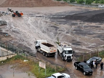 Diyarbakır'da şehir merkezinde çöp tartışması
