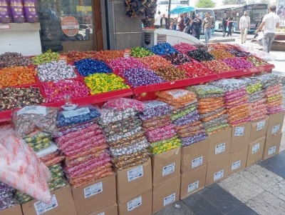 Diyarbakır&rsquo;da Şeker ve &Ccedil;ikolata Tezgahları Doldu Taştı
