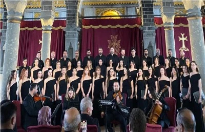 Diyarbakır'da Sekiz Dilde M&uuml;zik Ziyafeti