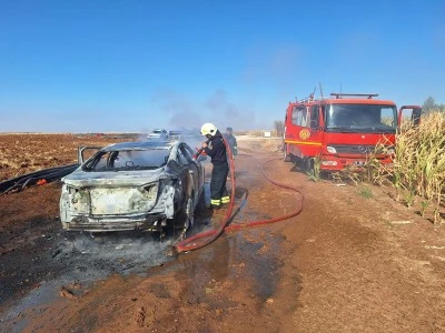 Diyarbakır’da seyir halindeki araç kül oldu