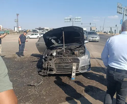 Diyarbakır&rsquo;da seyir halindeki otomobil alevlere teslim oldu