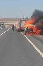 Diyarbakır’da seyir halindeyken alev alan cip küle döndü