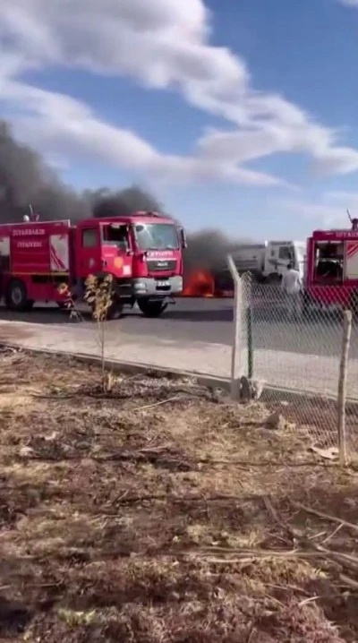 Diyarbakır'da Seyir Halindeyken Alev Alan Kamyon Hurdaya Döndü