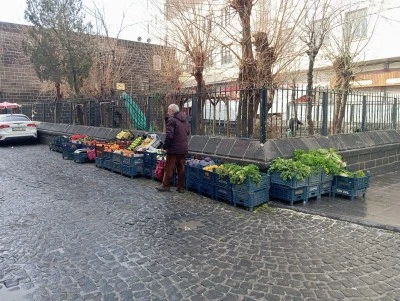 Diyarbakır&rsquo;da seyyar satıcılar kışa yenik d&uuml;şt&uuml;