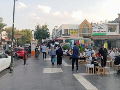 Diyarbakır&rsquo;da sıcak hava sonrası tarihi sokaklarda hareketlilik başladı