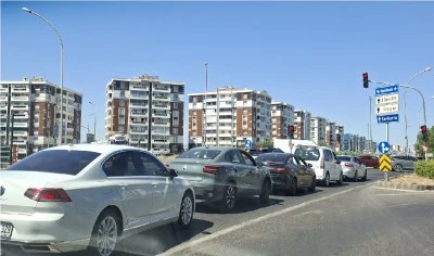 Diyarbakır&rsquo;da Sıcaklık Arttı, Trafik &Ccedil;ilesi Katlandı