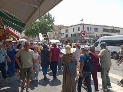 Diyarbakır&rsquo;da sıcaklıklar d&uuml;şt&uuml;, esnafın y&uuml;z&uuml; g&uuml;ld&uuml;