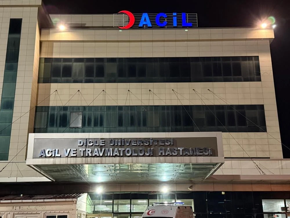 Diyarbakır&rsquo;da silahlı saldırıda &ouml;l&uuml; sayısı 2&rsquo;ye y&uuml;kseldi