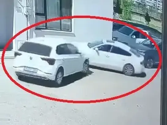 Diyarbakır&rsquo;da site i&ccedil;inde korkutan kaza