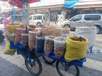 Diyarbakır&rsquo;da Soğuk Havalar Taze Meyve ve Kuruyemişe Talebi Artırdı