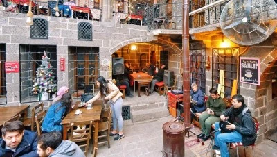 Diyarbakır’da Sokak Kültürü: Günlük Hayatın Renkli Yüzü