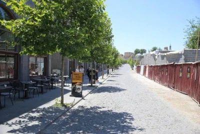 Diyarbakır'da Sokaklar Sessizliğe B&uuml;r&uuml;nd&uuml;