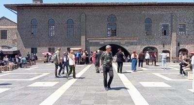 Diyarbakır&rsquo;da sosyal medya tartışması