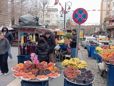 Diyarbakır&rsquo;da Sur sokaklarında karnaval havası