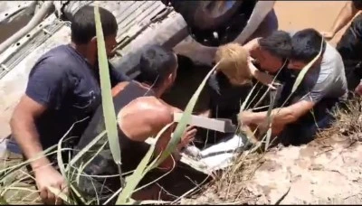 Diyarbakır’da sürücüyü itfaiye ekipleri kurtardı