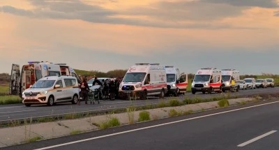 Diyarbakır&rsquo;da Takla Atan Otomobilde 7&rsquo;si &Ccedil;ocuk 10 Yaralı