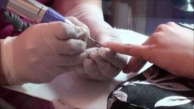 Diyarbakır’da Takma Tırnak Modası Sağlığı Tehdit Ediyor