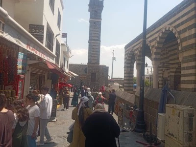 Diyarbakır&rsquo;da Tarihi Sur&rsquo;da hareketlilik arttı