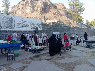 Diyarbakır&rsquo;da tarihi yerleşkede seyyar satıcı tartışması