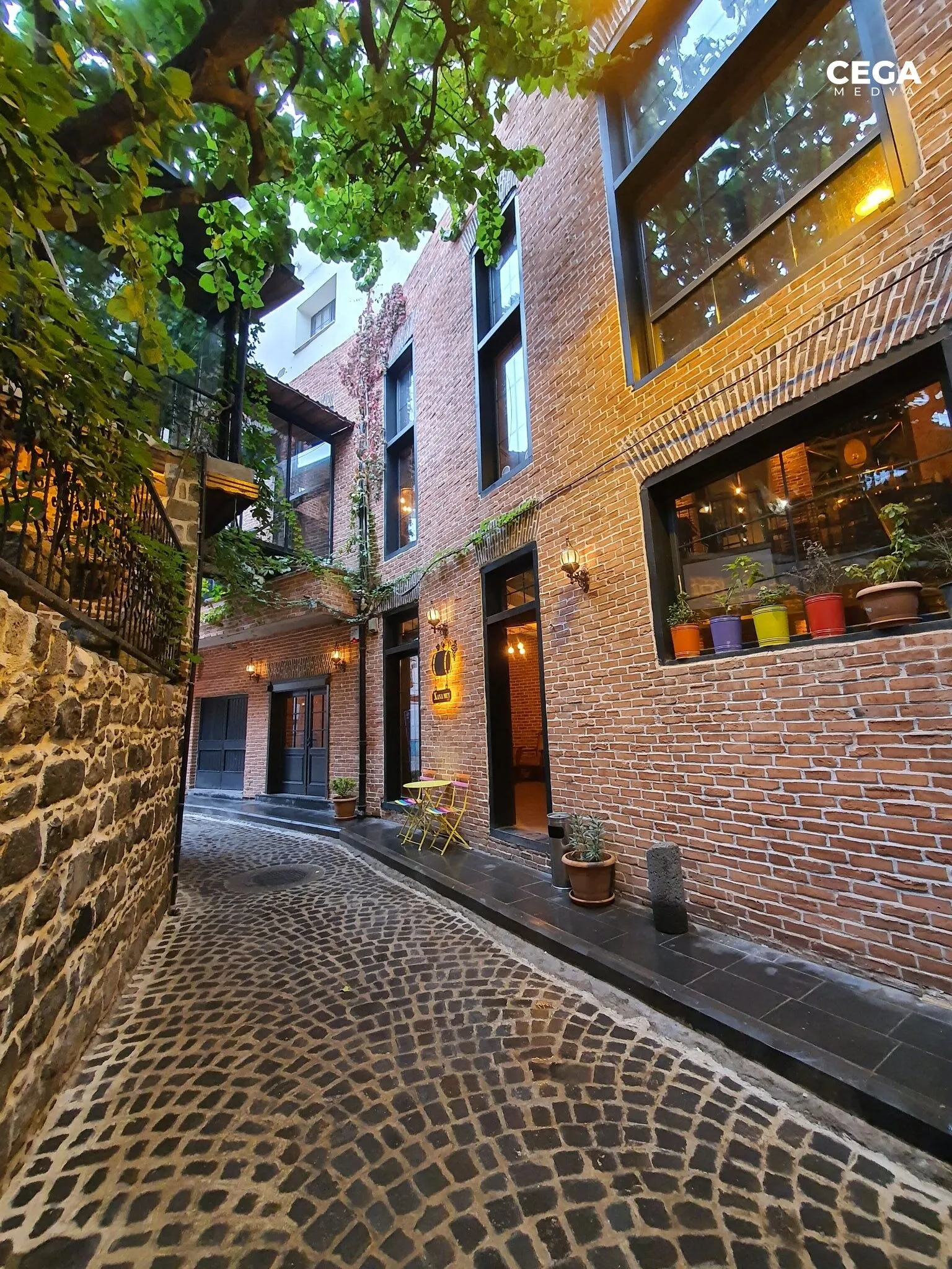 Diyarbakır'da Tarihin Kalbinde Bir Lezzet Durağı