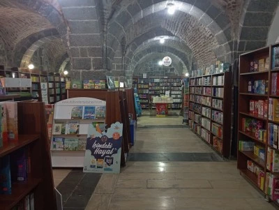 Diyarbakır’da Tarihle Kitap Keyfi: Hasan Paşa Hanı, Okuma Tutkunlarını Ağırlıyor