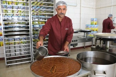 Diyarbakır&rsquo;da Tatlı Mesaisi: Bayram İ&ccedil;in 24 Saat &Uuml;retim