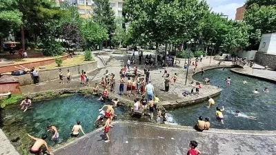Diyarbakır’da Termometreler 35 Dereceyi Gösterdi, Anzele'de Serinlik Arayışı