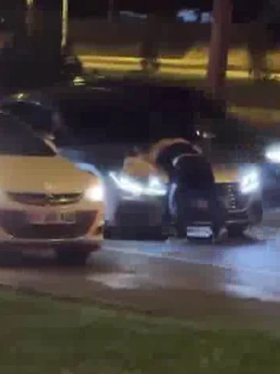 Diyarbakır'da Trafiği Felç Eden Kadın Araçların Önüne Atladı