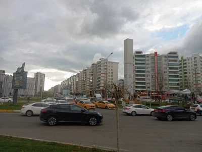 Diyarbakır&rsquo;da Trafik Yoğunluğu Artıyor: Mesai Bitimi Sonrası Kilitlenme Yaşanıyor