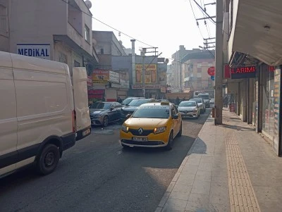 Diyarbakır'da Trafik Yoğunluğu G&uuml;nl&uuml;k Hayatı Fel&ccedil; Ediyor