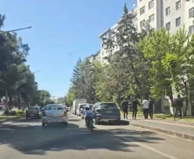 Diyarbakır&rsquo;da trafikte pes dedirten g&ouml;r&uuml;nt&uuml;