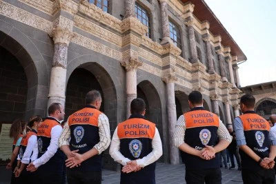 Diyarbakır'da Turistlere 7 Dilde Rehberlik