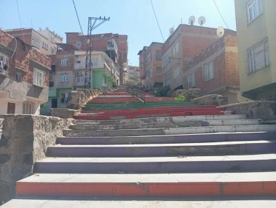 Diyarbakır&rsquo;da turistlerin şaşırdığı merdivenler