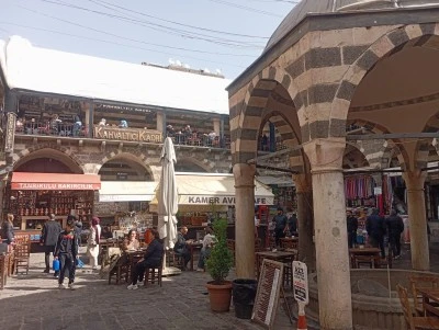Diyarbakır&rsquo;da Turizm Hareketliliği: Esnafın Y&uuml;z&uuml; G&uuml;l&uuml;yor