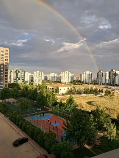 Diyarbakır&rsquo;da Yağış Olmadan G&ouml;ky&uuml;z&uuml;nde G&ouml;kkuşağı S&uuml;rprizi