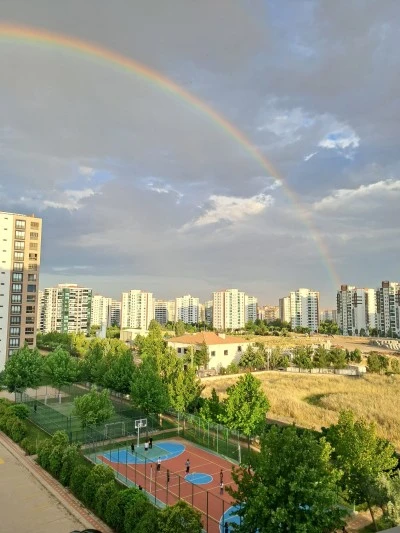 Diyarbakır&rsquo;da Yağış Olmadan G&ouml;ky&uuml;z&uuml;nde G&ouml;kkuşağı S&uuml;rprizi